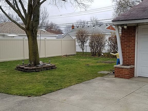 3rd image of 6103 Shadowlawn St
