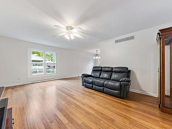 3rd image of 2043 Lakewood Pl