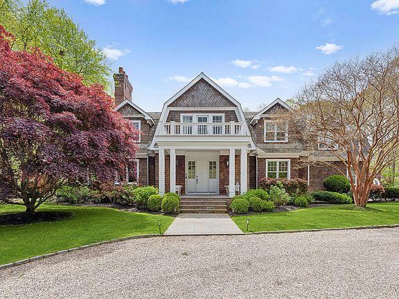 3rd image of 10 W Hills Ct