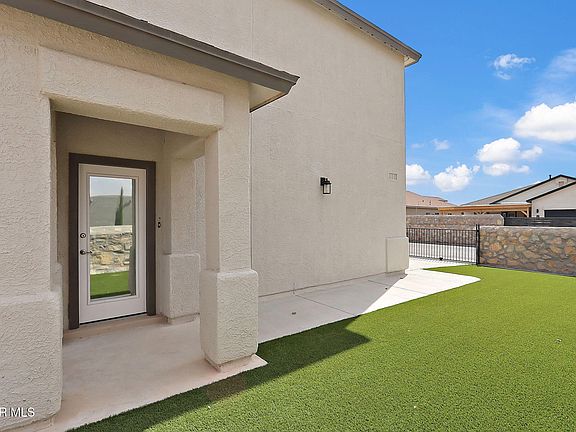 4th image of 2733 Maria Casas St