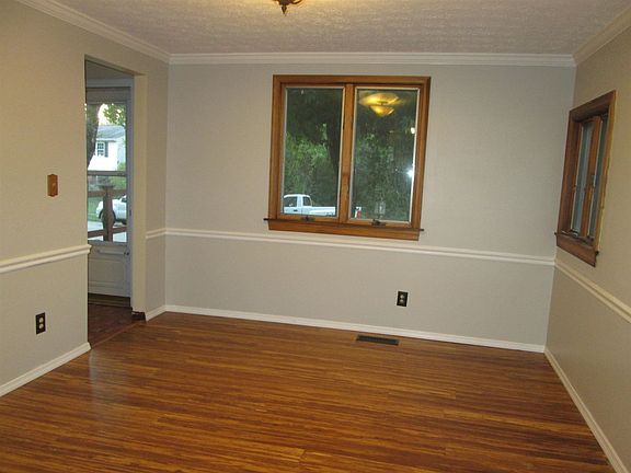 3rd image of 3065 Featherstone Dr
