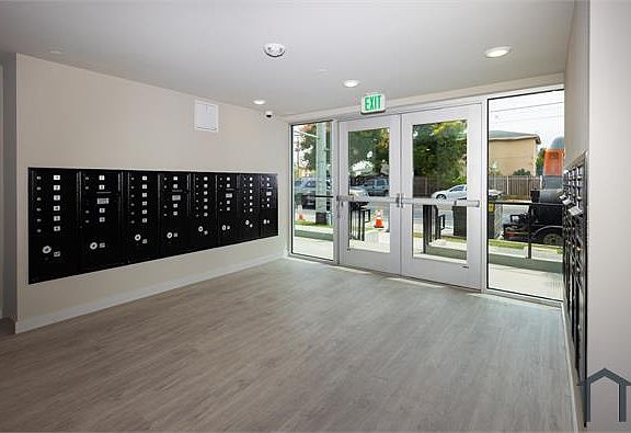 4th image of 10705 Avalon Blvd