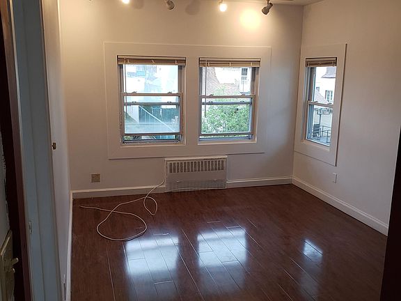 4th image of 4014 Highland Ave