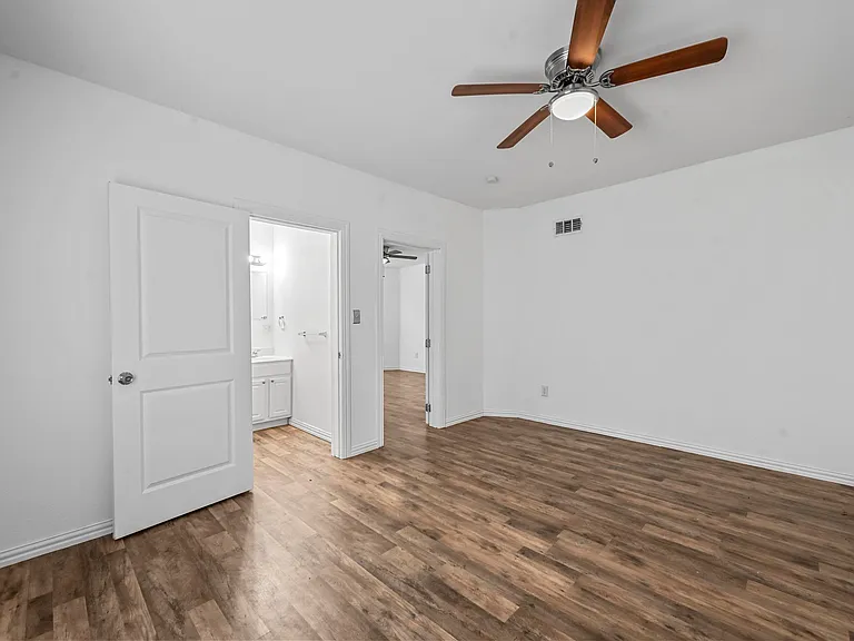 708 W Day St — Photo 14