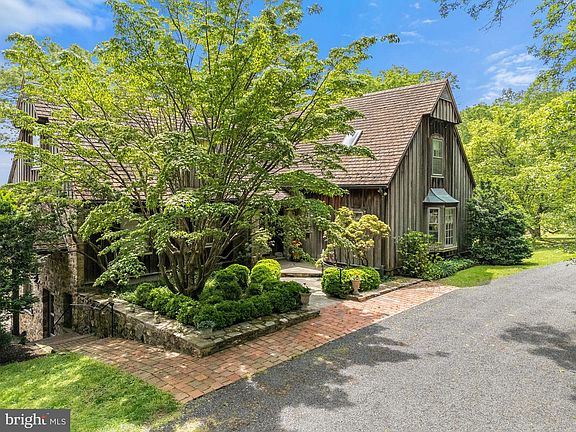 3rd image of 4392 Carrington Rd