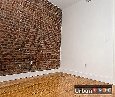 3rd image of 422 Melrose St #3F