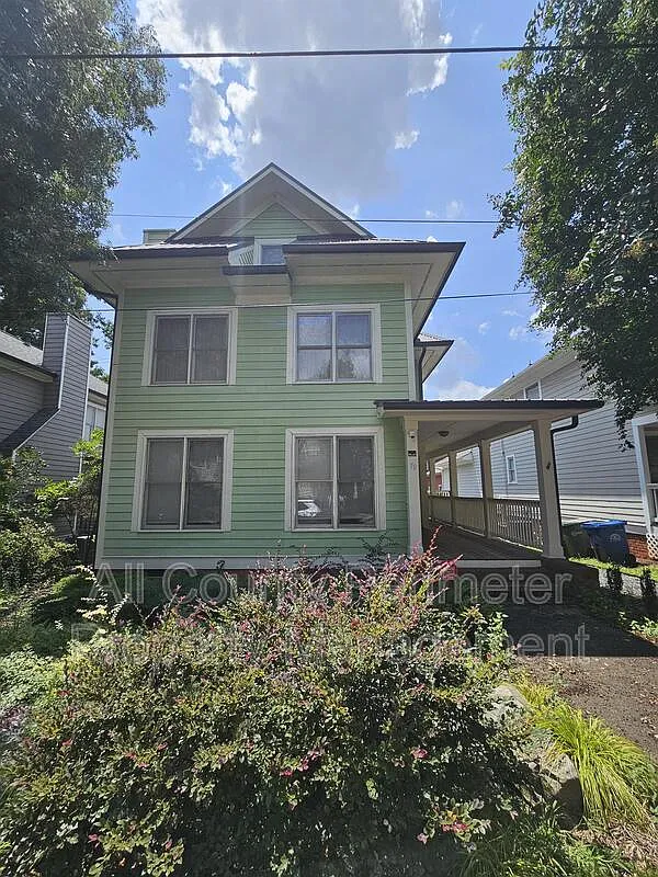 4 bed, 2.5 bath, 2395 sqft, $3,495 — Photo 1