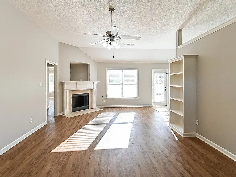 6480 Cheyenne Dr — Photo 4