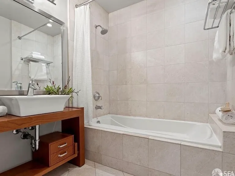 220 Corbett Ave — Photo 10