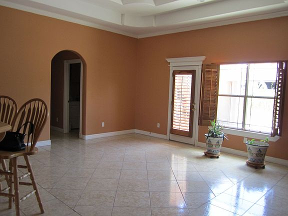 3rd image of 2204 S Gardenia St