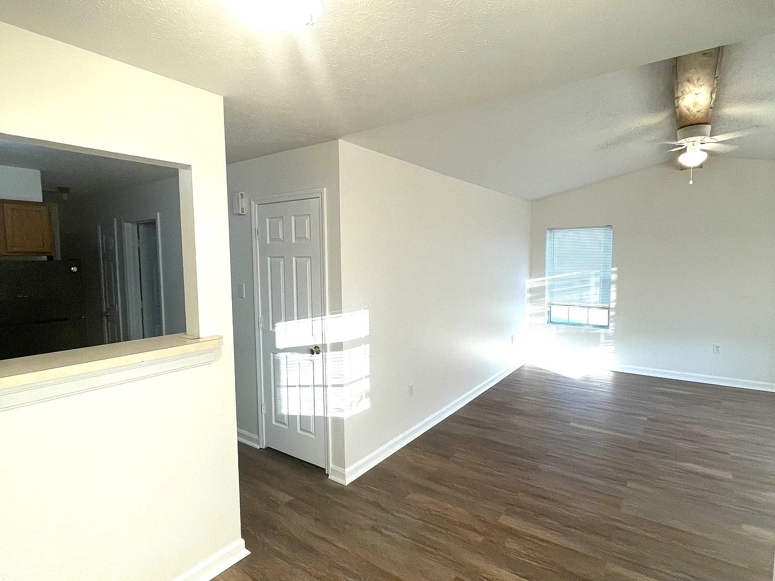 2 bed, 900 sqft, $950 — Photo 2