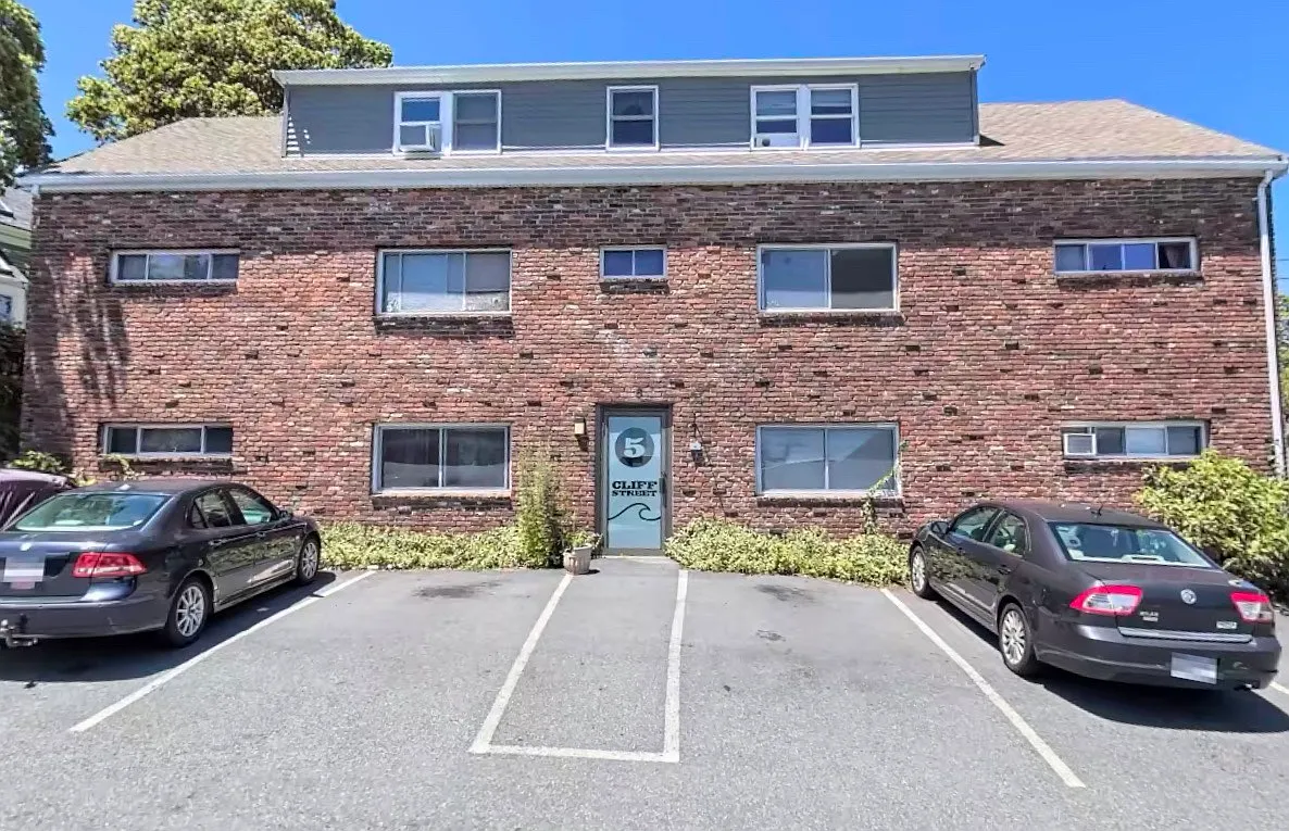 2 bed, $2,700 — Photo 1