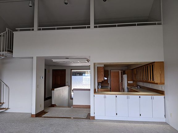 3rd image of 222 W Bay Dr NW