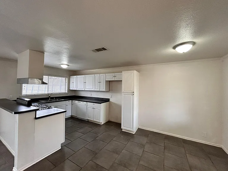 3622 Gray Dr — Photo 3