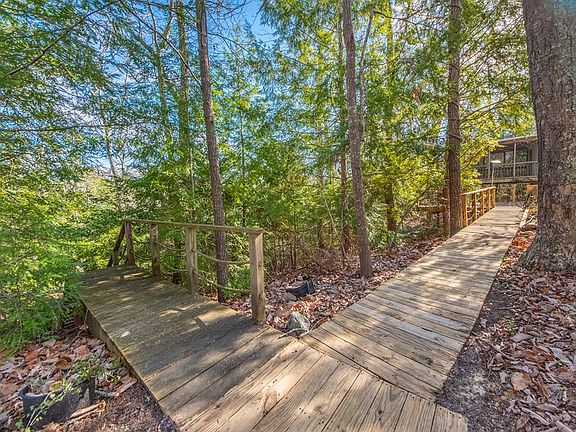4th image of 38 Point Cove Ln
