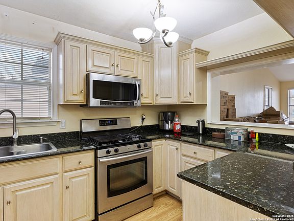 4th image of 1107 BARCLAY ST
