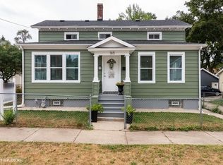 165 Seneca St, Elgin, IL 60120