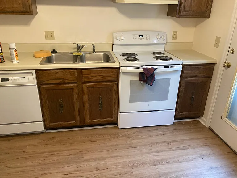 2510 Plymouth St — Photo 9