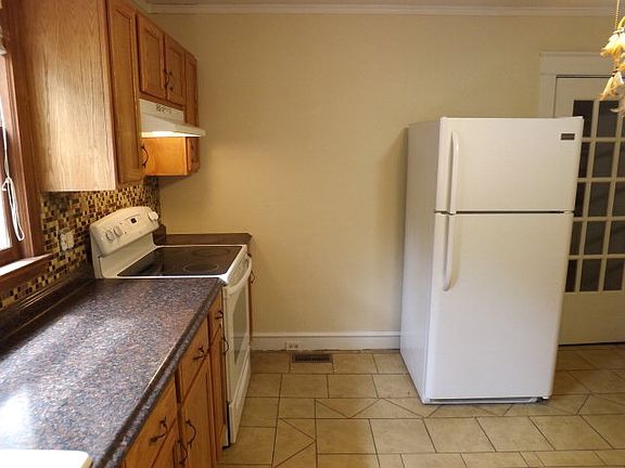 5th image of 113 Lawton St
