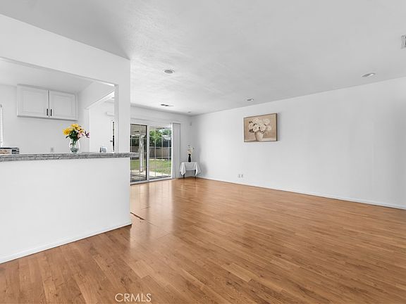 4th image of 13902 S Zamora Ave