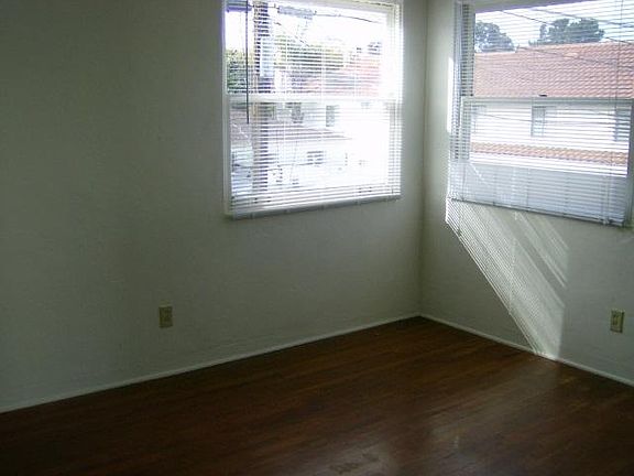 4th image of 3724 Ingraham St
