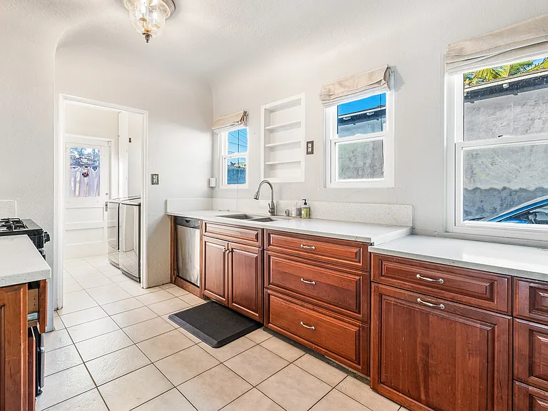 506 Palomar Ave — Photo 7