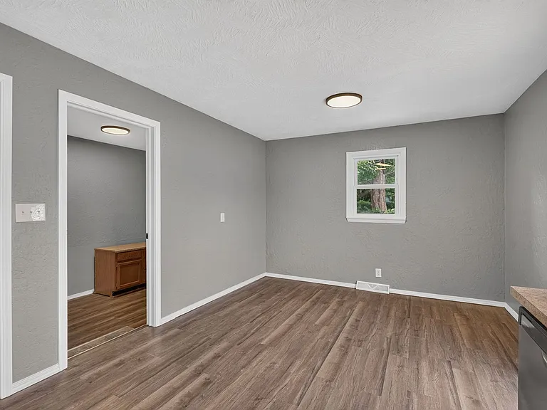 2724 N Franklin Ave — Photo 11