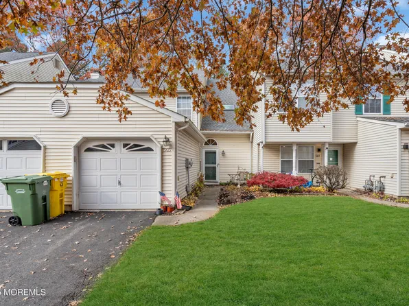 565 Woodbine Lane, Lakewood, NJ 08701