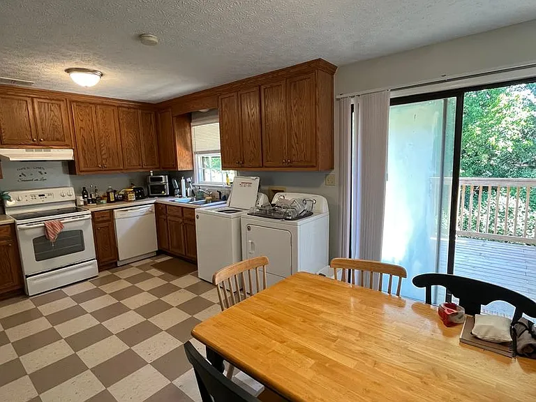 139 Barrington Pl #3 — Photo 13