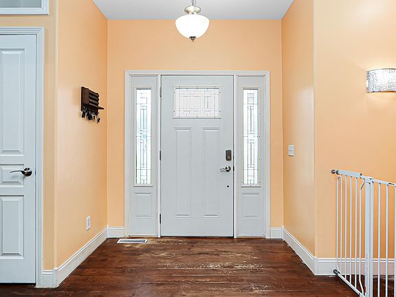 4th image of 3857 Hunters Cir