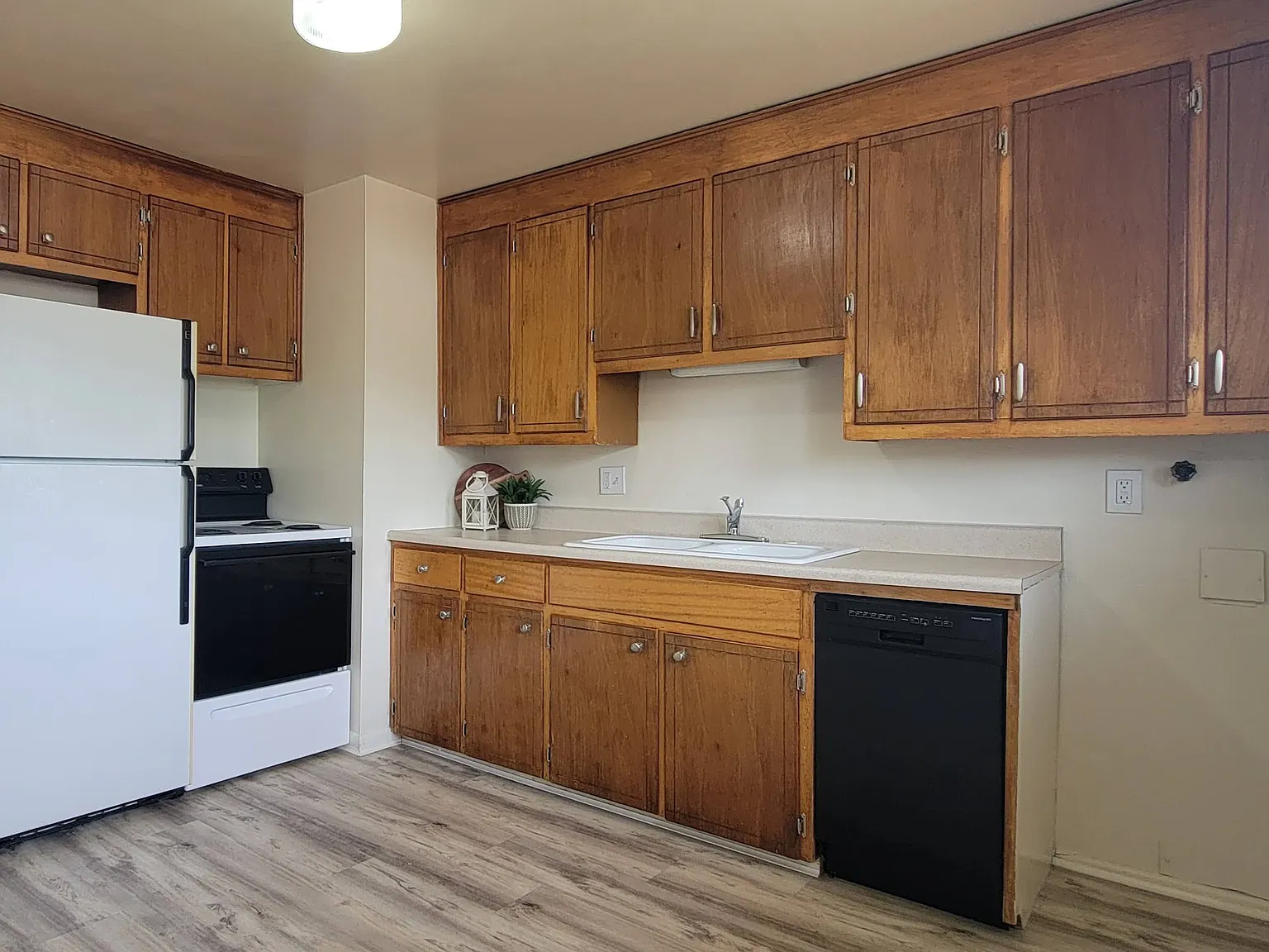 2 bed, 820 sqft, $1,295 — Photo 2