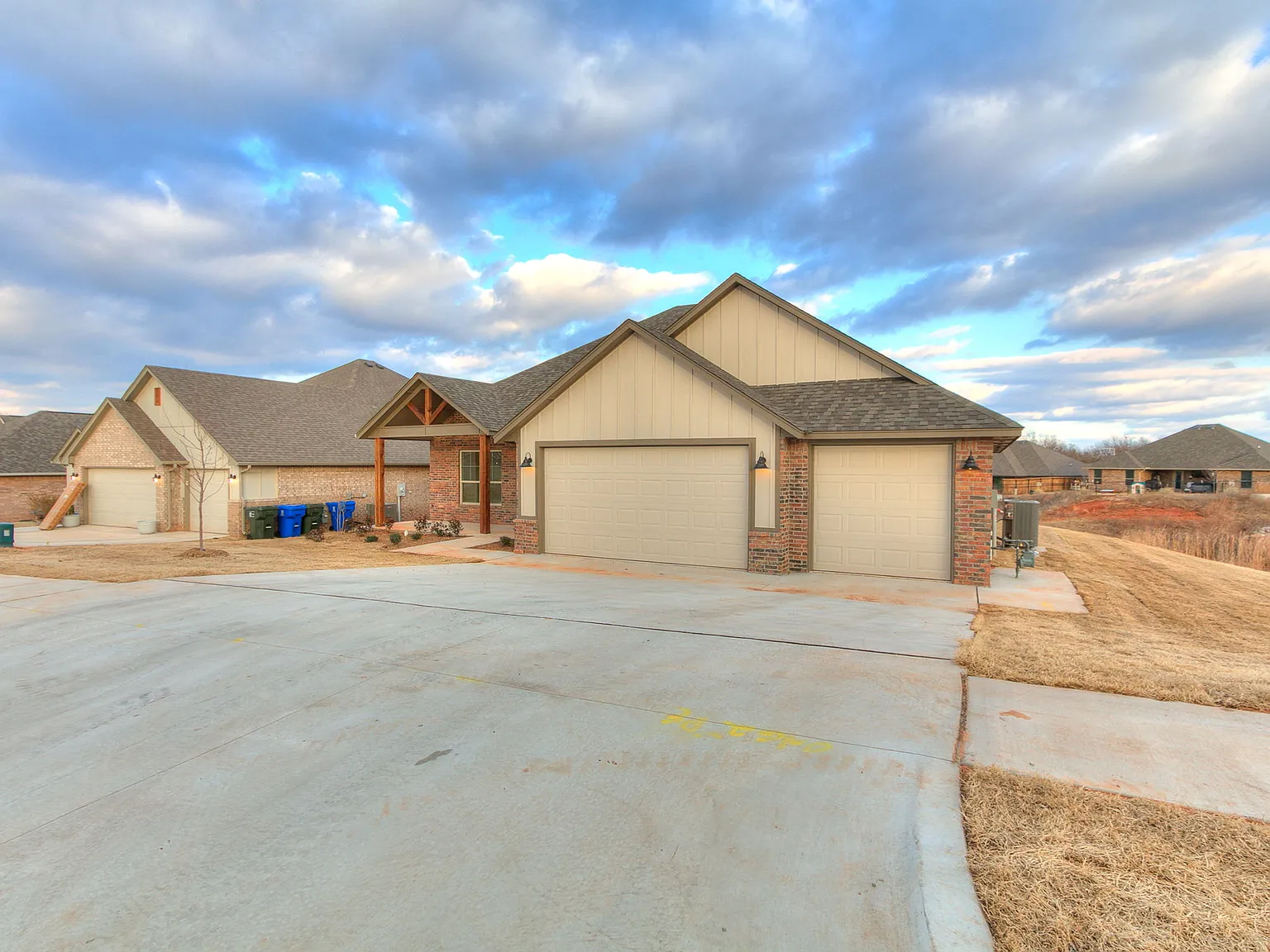 5 bed, 2175 sqft, $2,550 — Photo 2