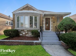 8830 S Paxton Ave, Chicago, IL 60617