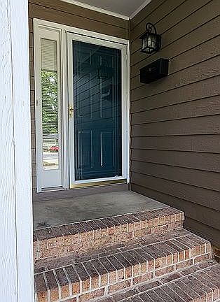 3rd image of 1118 E Side Dr