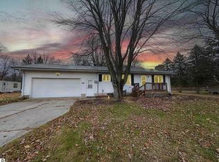 8074 N Pine Grove Rd, Vestaburg, MI 48891