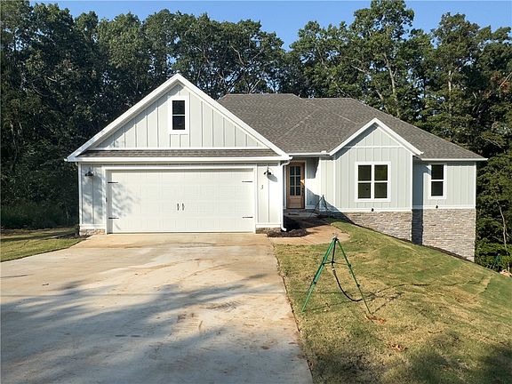 4th image of 3 Olmsted Cir
