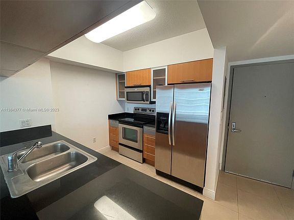 3rd image of 1750 N Bayshore Dr APT 2309