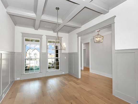 3rd image of 111 Montcliff Dr
