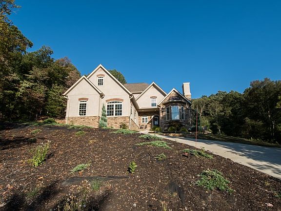 3rd image of 3022 Camelot Dr