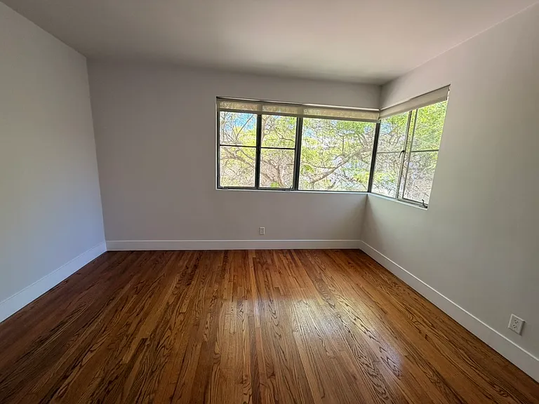 3138 S Barrington Ave #I — Photo 7