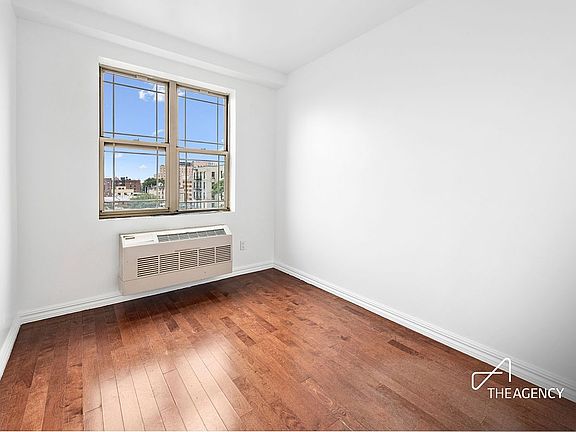 4th image of 40-40 75th St #6E