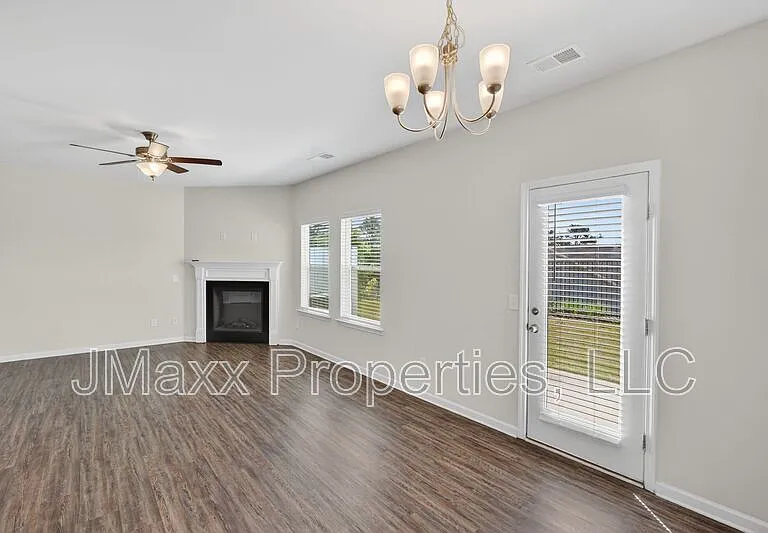 185 Madison Bnd — Photo 2