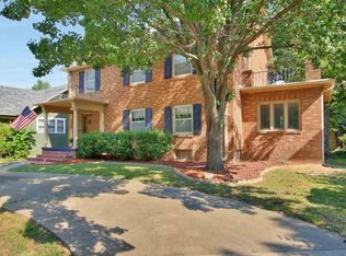 220 E 1st St, Newton, KS 67114