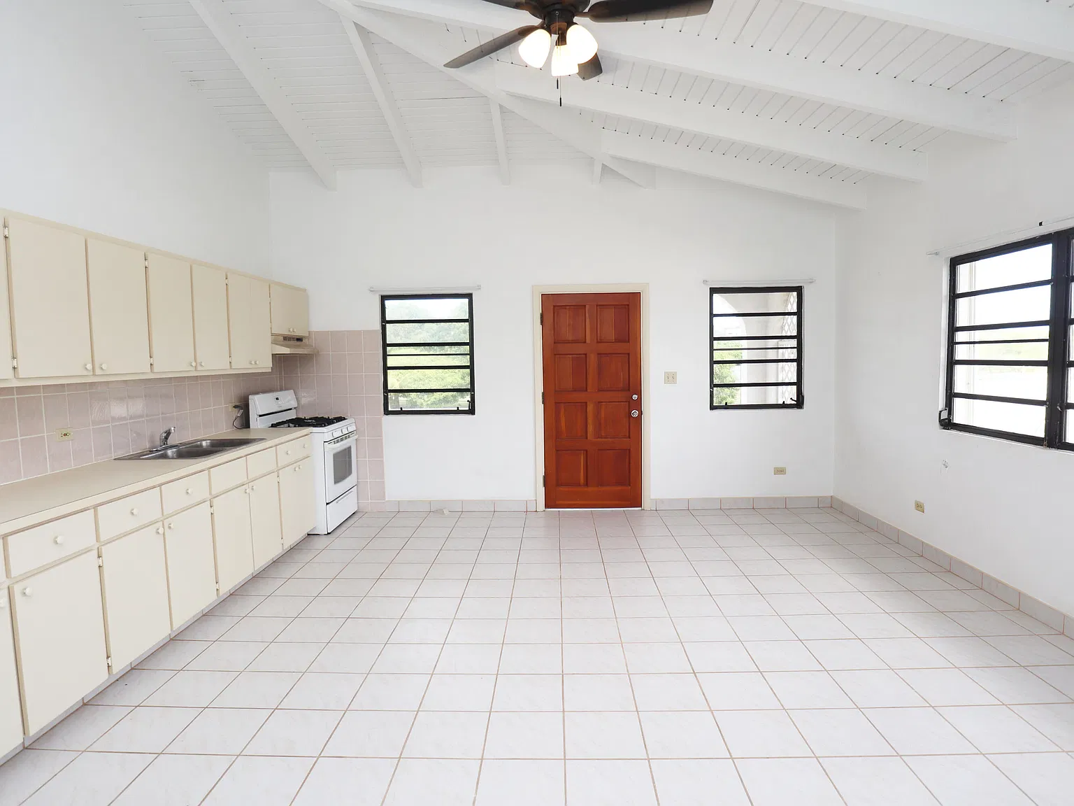 105E Herman Hill Est — Photo 4