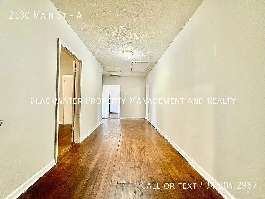 Building Photo - 2130 Main St #A