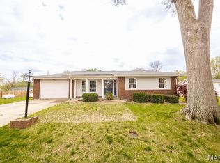 18810 Spruce St, Carlyle, IL