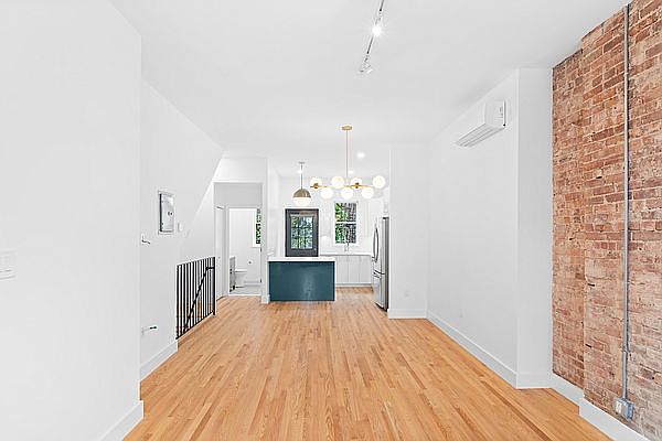 1st image of 39 Bradhurst Ave #1