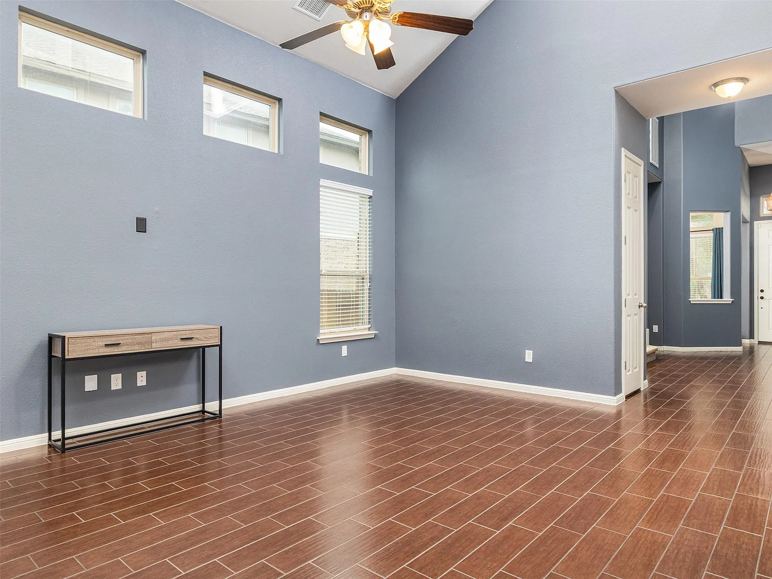 4 bed, 2.5 bath, 2445 sqft, $2,600 — Photo 4