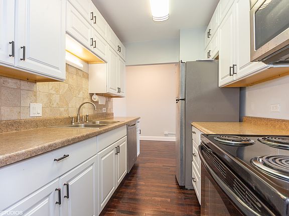 5th image of 9737 Fox Glen Dr #1D