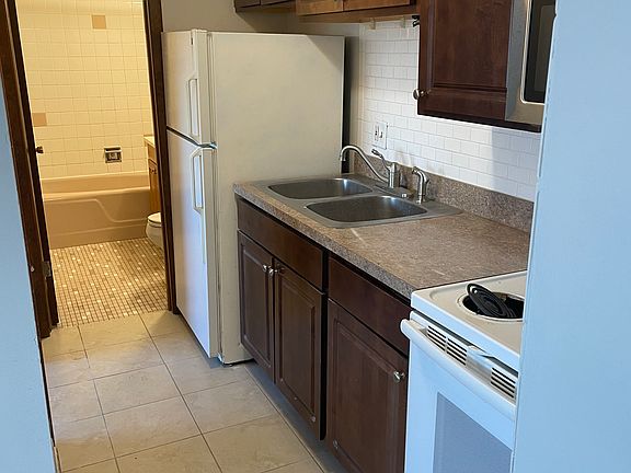 4th image of 9545 S 78th Ct #1